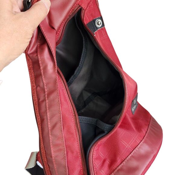 Victorinox Swiss Army Crossbody MonoSling Backpack Gym Bag Red Electronic Pocket - Picture 11 of 15
